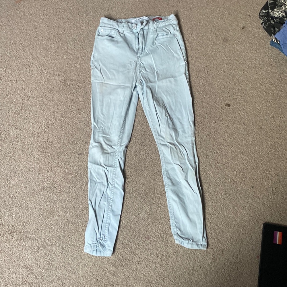 Light blue fitted skinny jeans (WILL IRON BEFORE DELIVERY!) 🩵